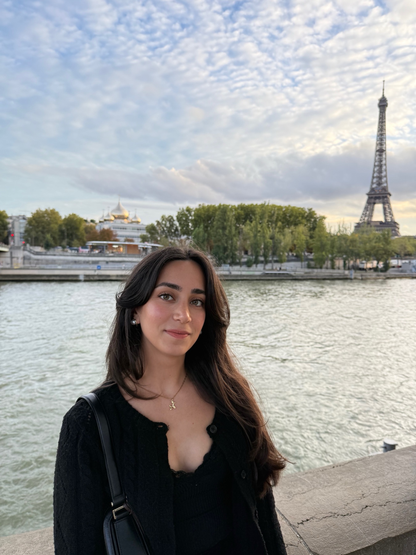 Portrait outdoors in Paris